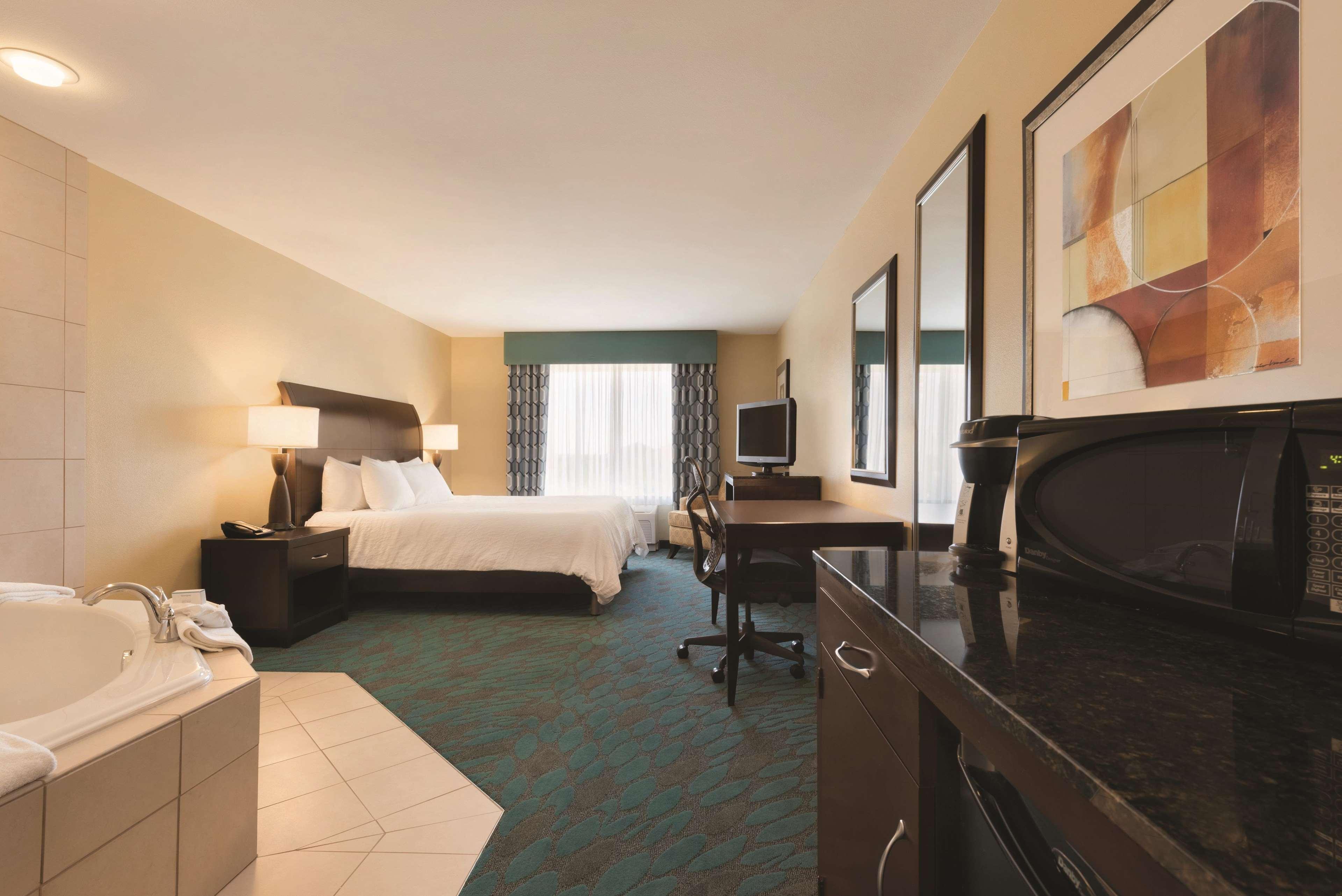 Hilton Garden Inn Fargo Exterior foto