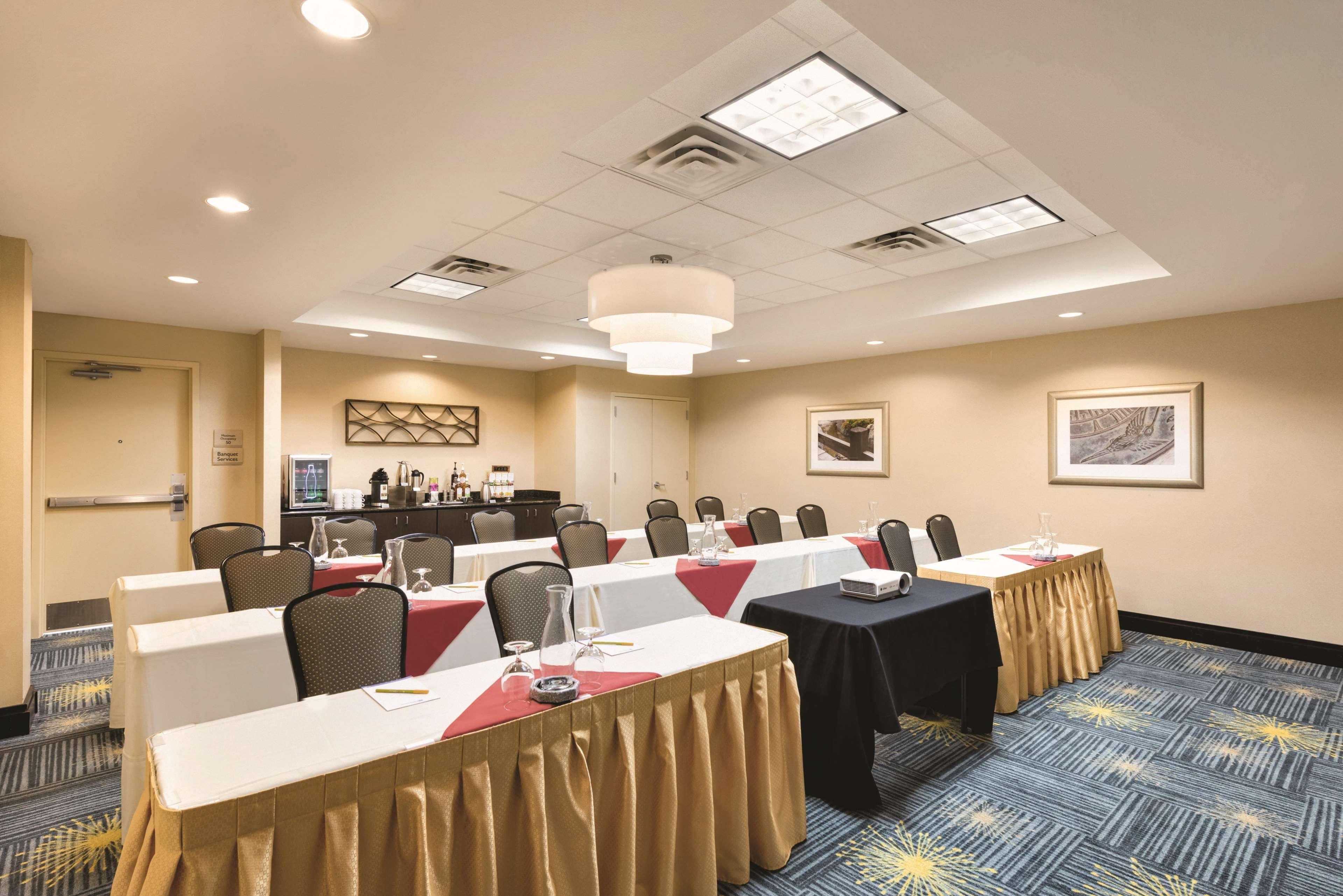 Hilton Garden Inn Fargo Exterior foto